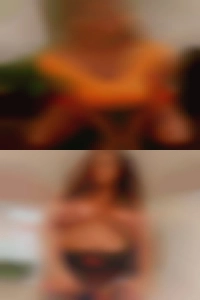 Any nude place women near water.